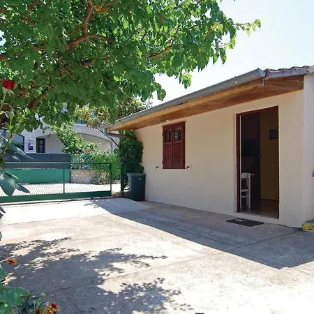 Five-bedroom Holiday In Srima