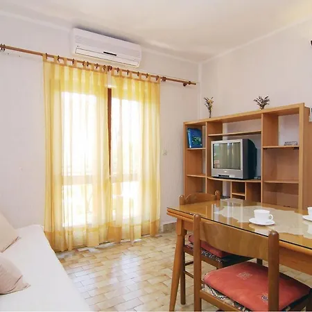 Holiday home Five-bedroom Holiday In Srima