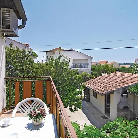 Five-bedroom Holiday In Srima