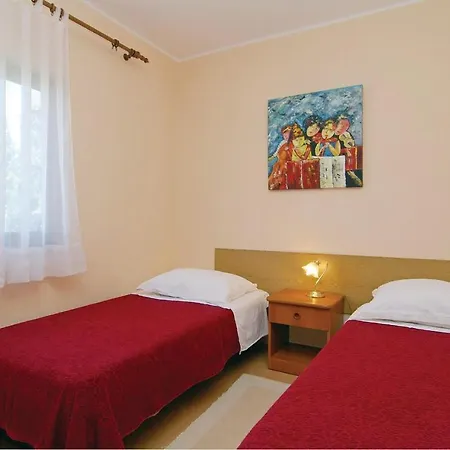 Five-bedroom Holiday In Srima