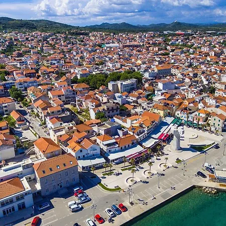 Five-bedroom Holiday In Srima
